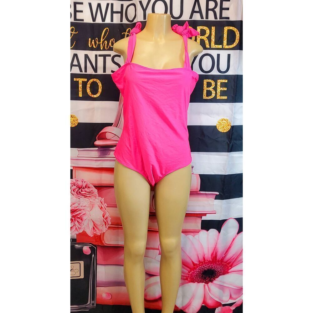 Hot pink swimsuit - Picture 3 of 5